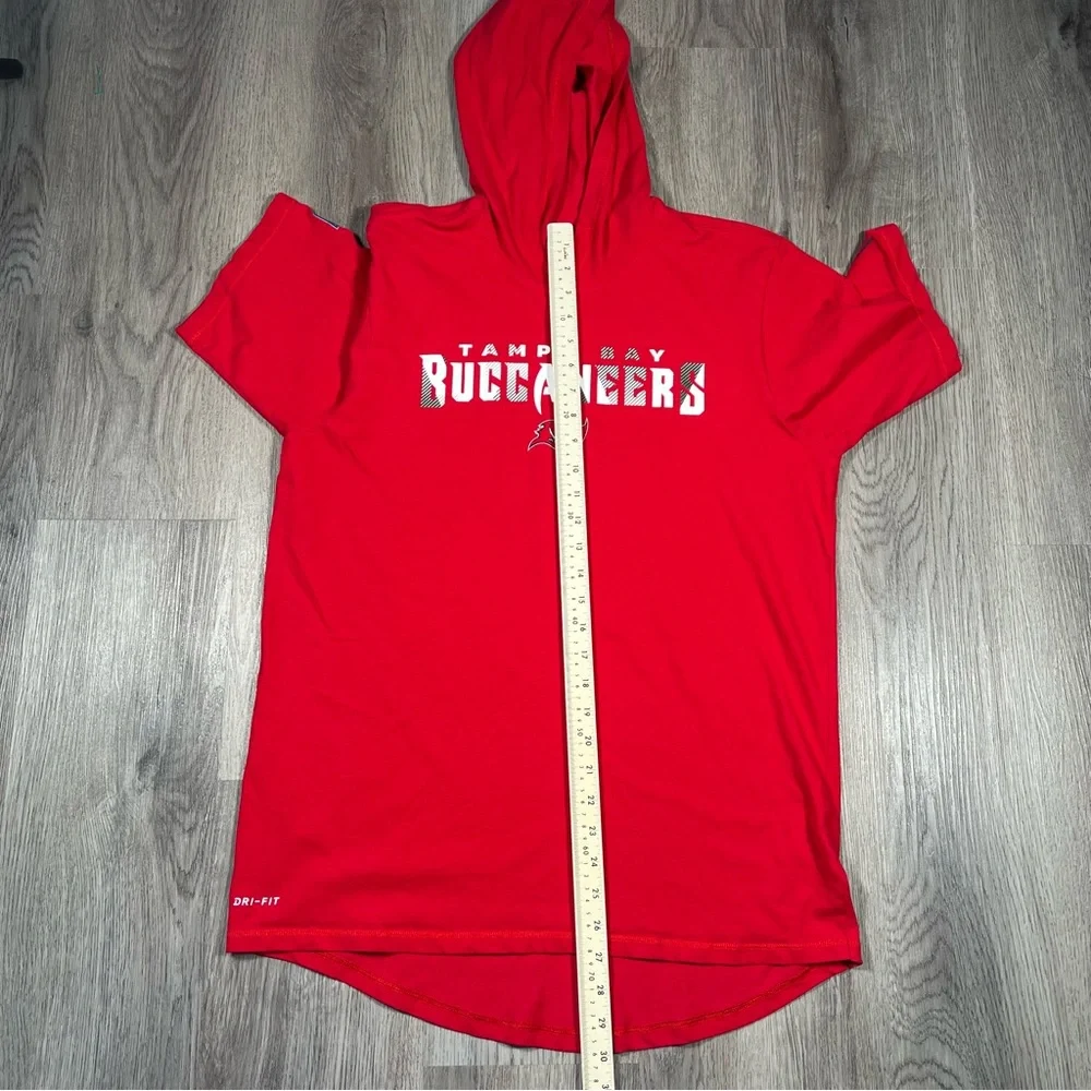 Tampa Bay Buccaneers Nike‎ On-Field Short Sleeve Hoodie Tshirt Mens Medium Red